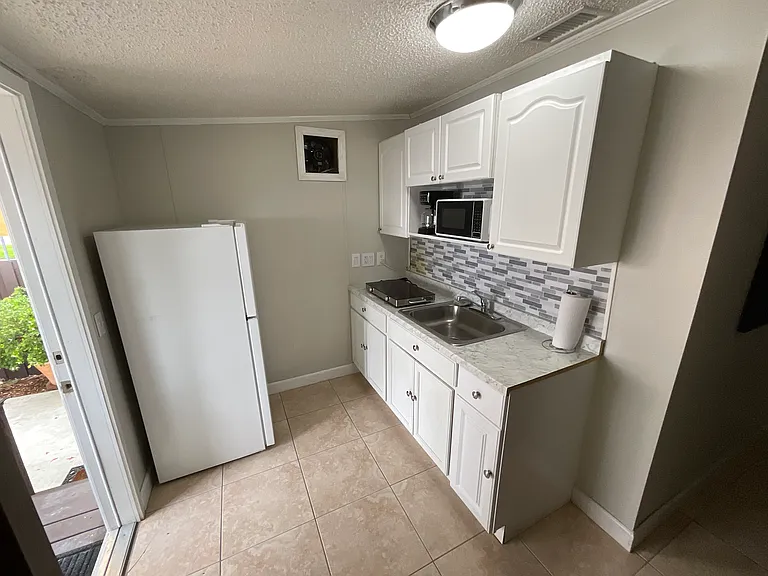 220 NE 12th Ave #1 — Photo 13