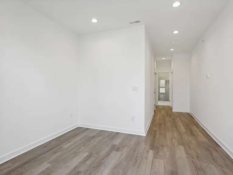721 N De Kalb St — Photo 19