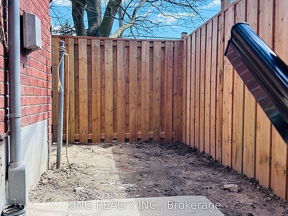 3rd image of 994 Brimley Rd #Basement