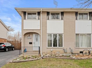 9690 Lynngrove Cres, Windsor, ON N8R 1B7