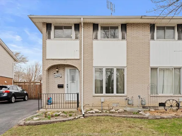 9690 Lynngrove Cres, Windsor, ON N8R 1B7