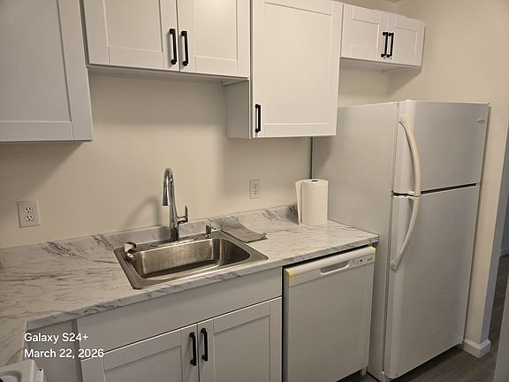5th image of 1 Locust Ct APT C