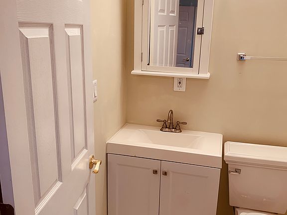 3rd image of 509 Longwood Ct
