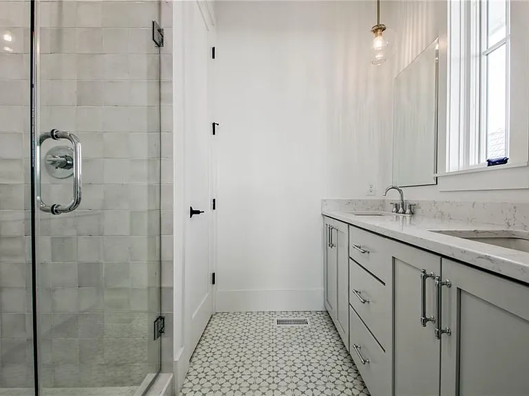 135 Carlyle Ln — Photo 17