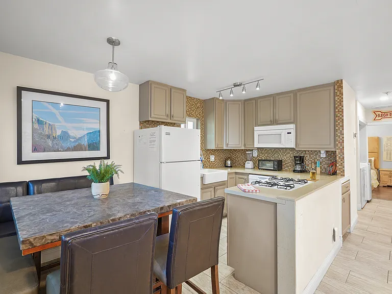 433 Mountainaire Ln #A — Photo 8