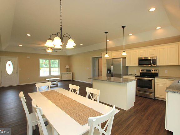 2nd image of 414 Summit Dr