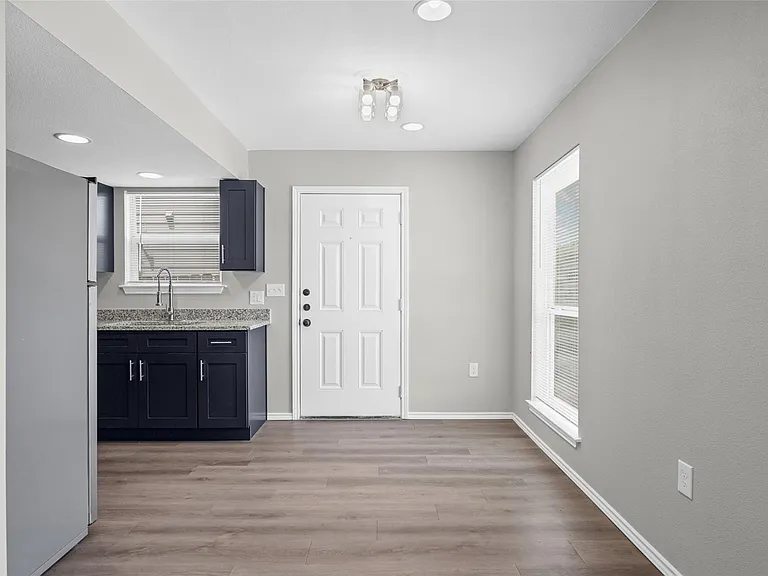 2615 Ektom Dr #B — Photo 9