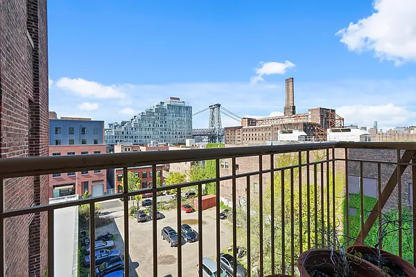 Sold by Avenue Sotheby's International Realty | media 26