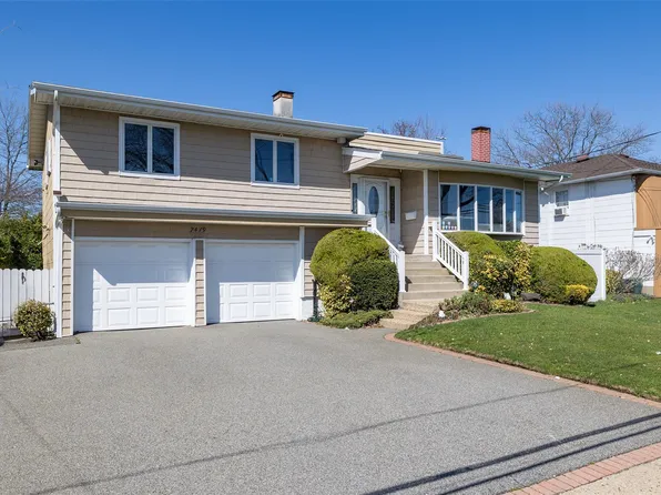2479 Kerry Lane, Bellmore, NY 11710