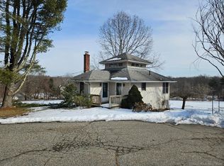6 Schoolhouse Hill Rd, Newtown, CT 06470