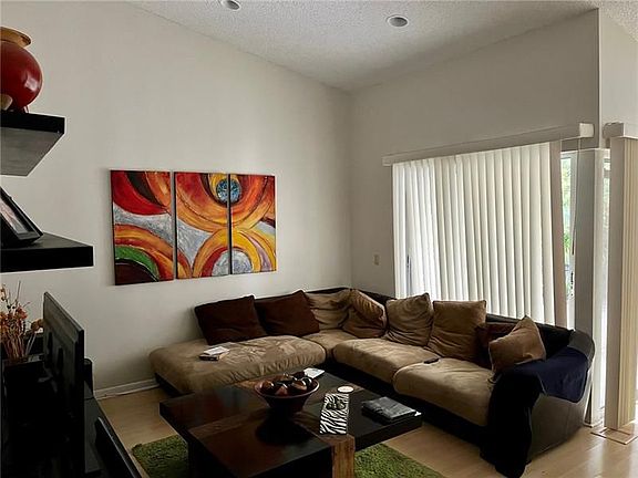 4th image of 1374 Cottonwood Cir