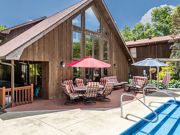 3rd image of 435 Hunter Ln