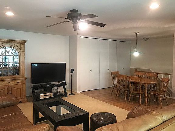 2nd image of 812 Vista On The Lk