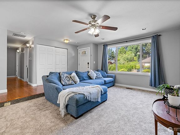 4th image of 402 Trailblazer Street SE
