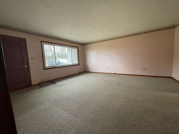 3rd image of 28 Brooks Ct