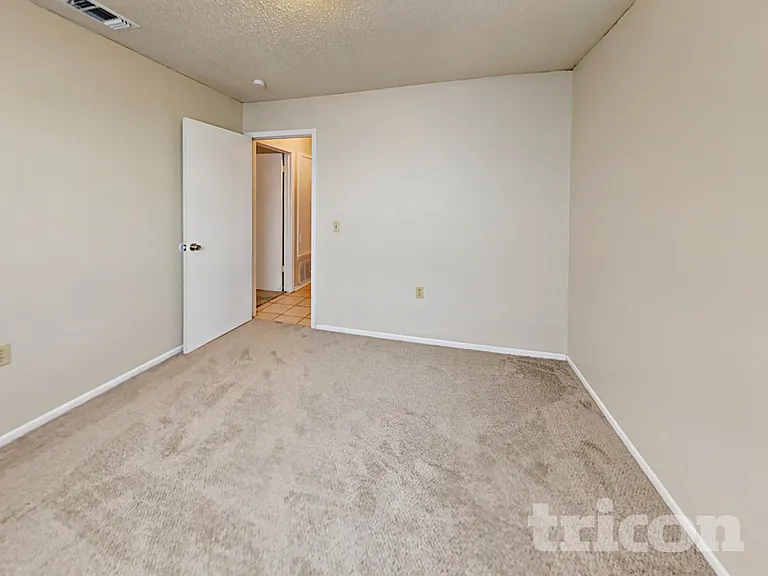 5815 Brambletree St — Photo 13