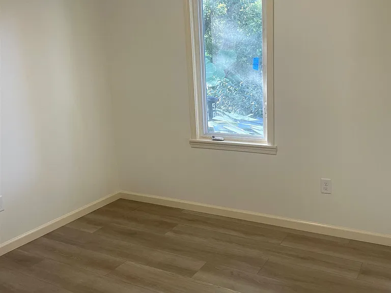 4588 1st Ave — Photo 7
