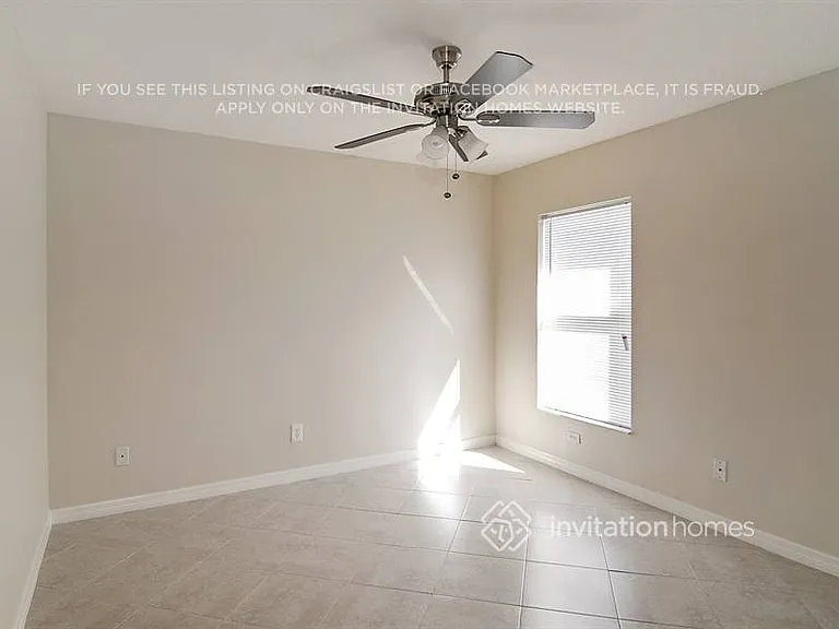 261 NE Granduer Ave — Photo 11