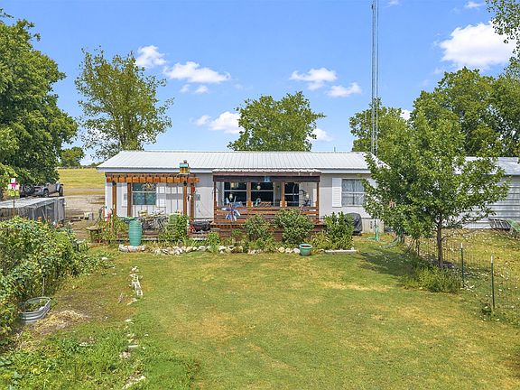 2nd image of 32 Forest Lane Rd