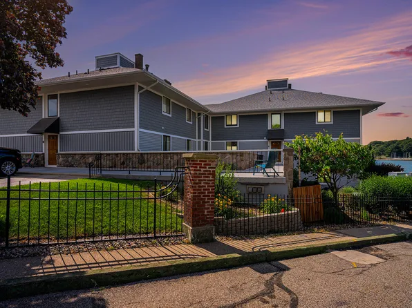 400 Lakeview Ct APT 6A, Spring Lake, MI 49456