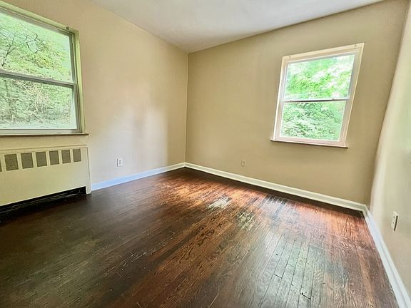 2nd image of 153 Glenridge Pl #D