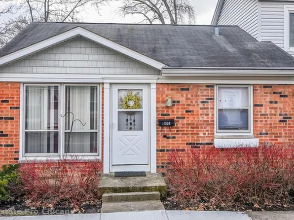 1068 Bristol Ct, Streamwood, IL 60107