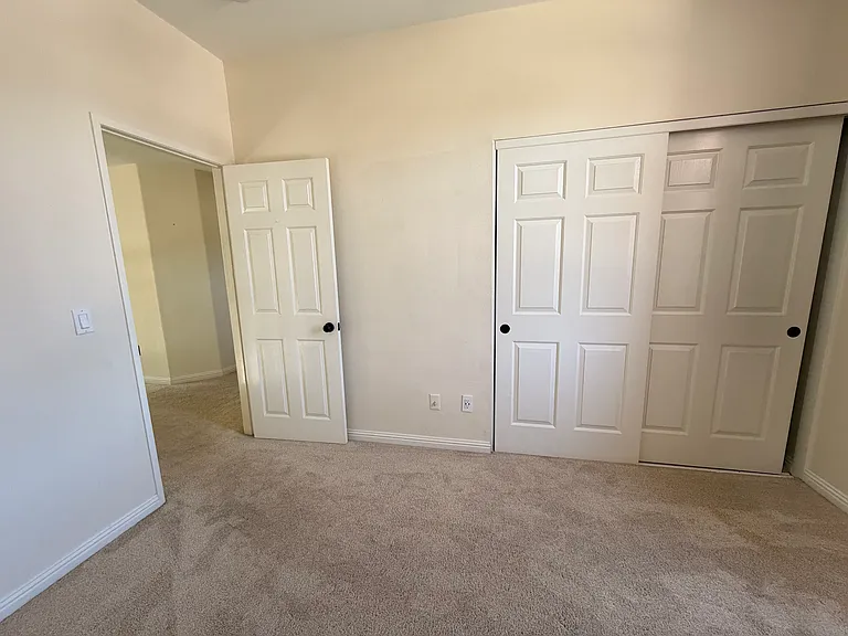 Upstairs guest bedroom 1.