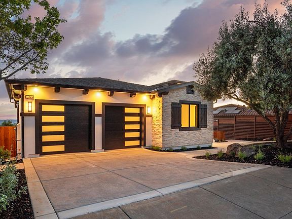 3rd image of 3783 Crown Hill Drive