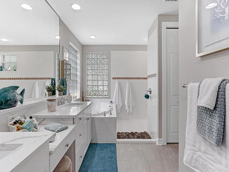 2847 Tiburon Blvd E #101-1 — Photo 24
