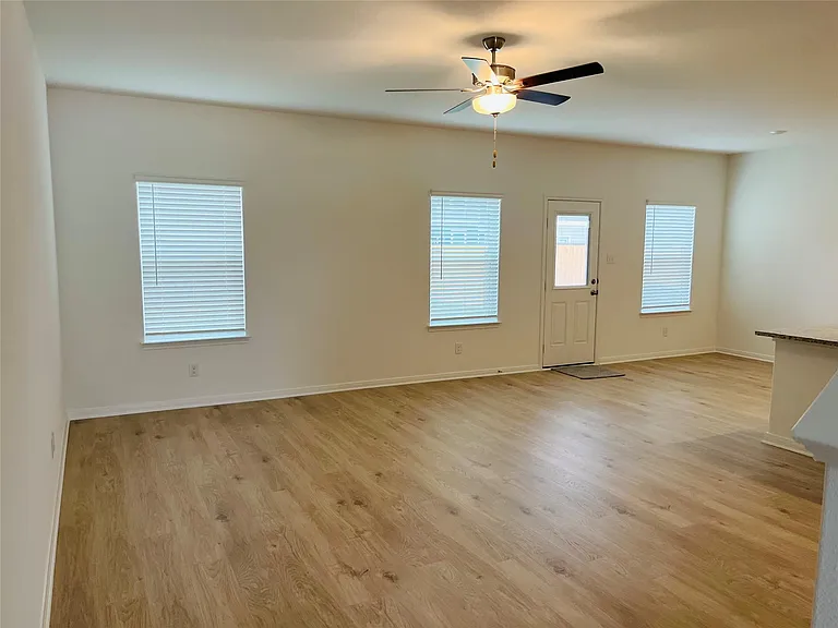 253 Fairlawn Way — Photo 2