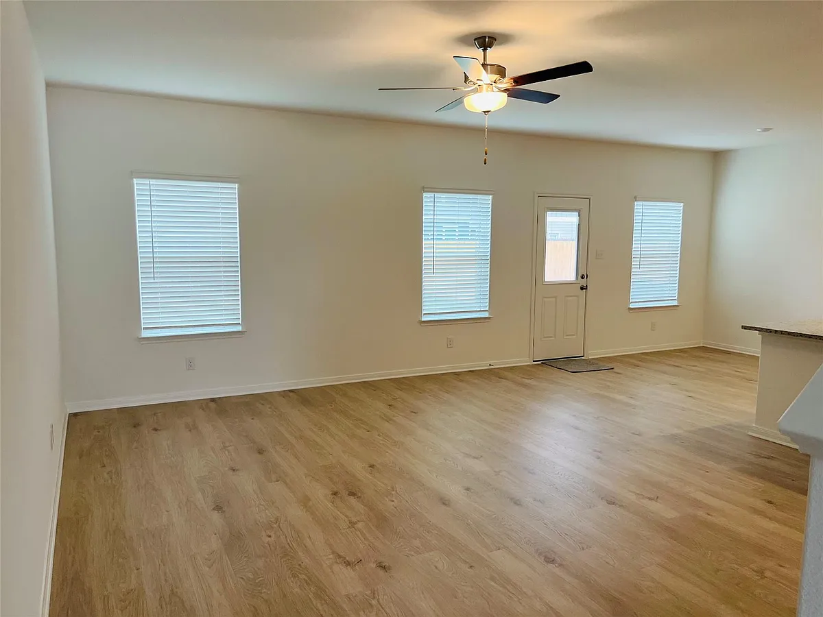 Building Photo - 253 Fairlawn Way