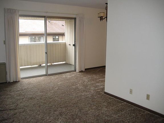 Living room / Dining area