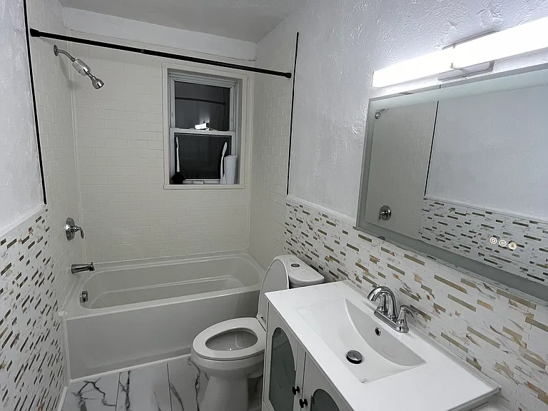 Newly remodeled main bathroom