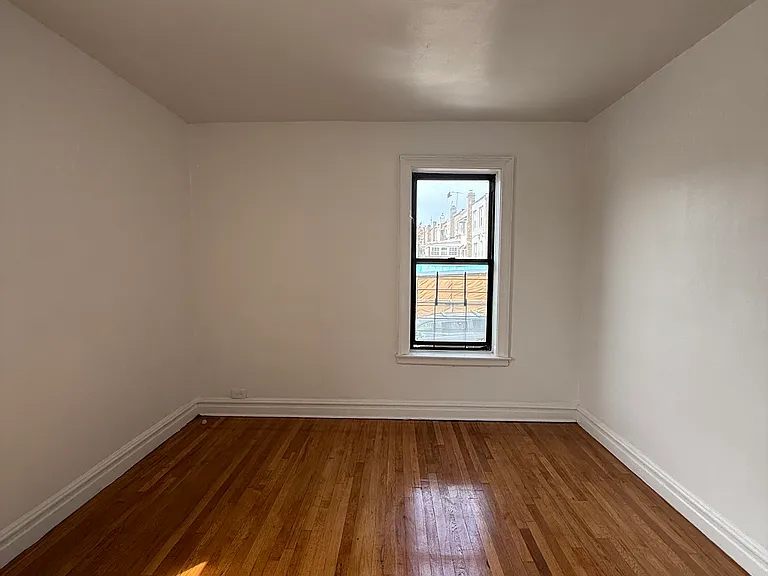 Carpenter Ave — Photo 3