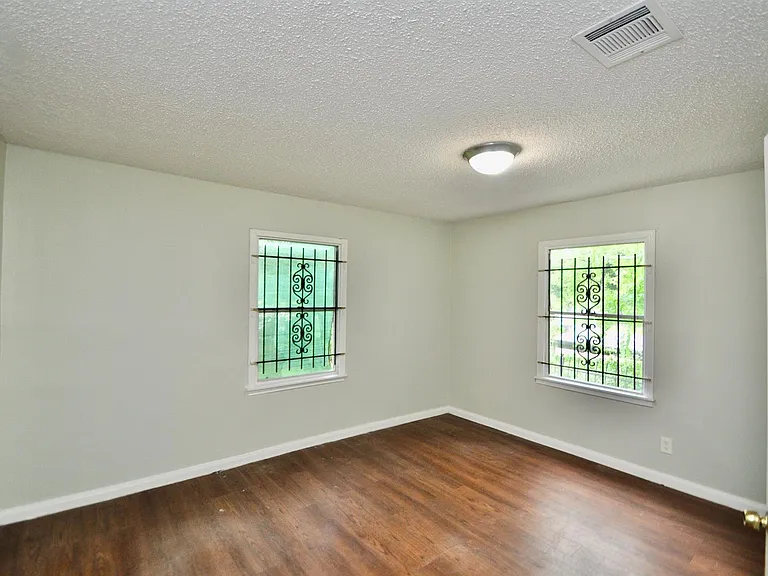 7622 Darnay Dr — Photo 12