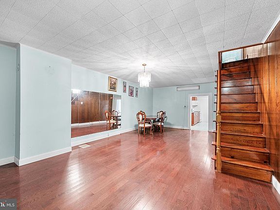 5th image of 1821 E Sergeant St