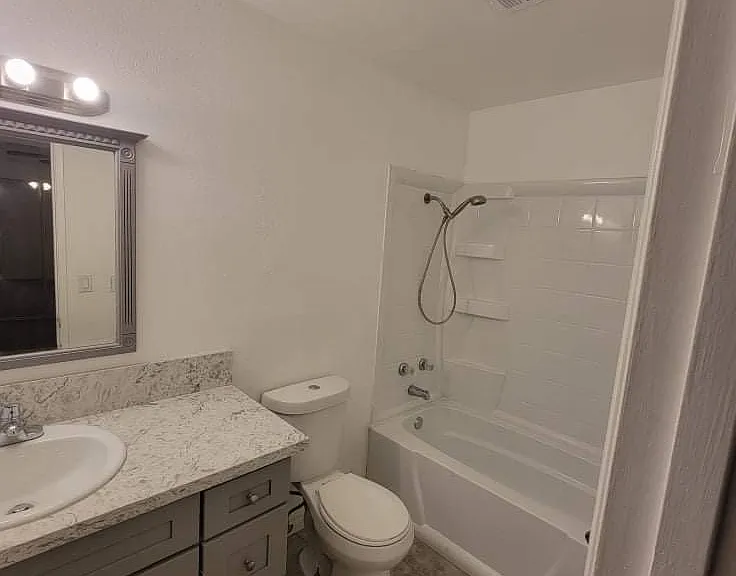 1679 N Alice Ave — Photo 4