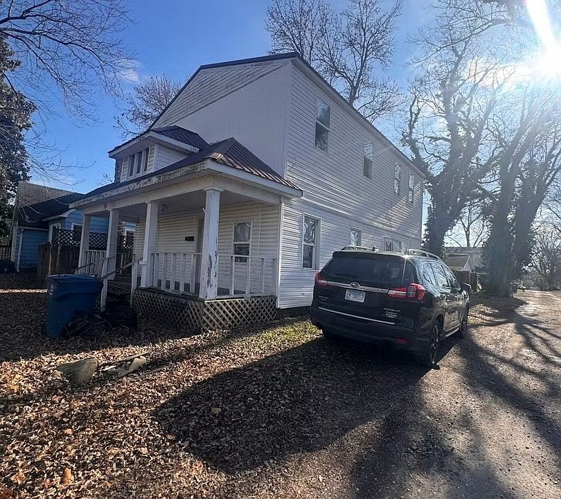 2nd image of 1921 Hardy St
