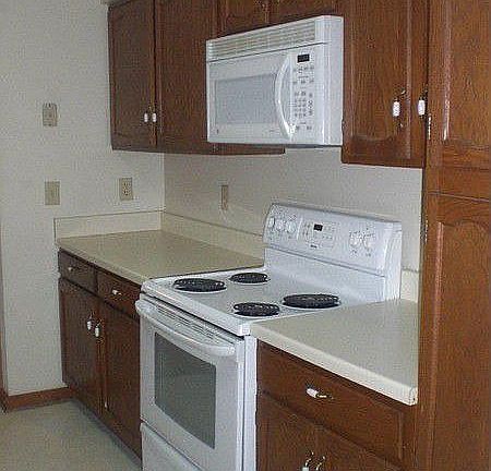 3rd image of 351 Bridgewater Dr
