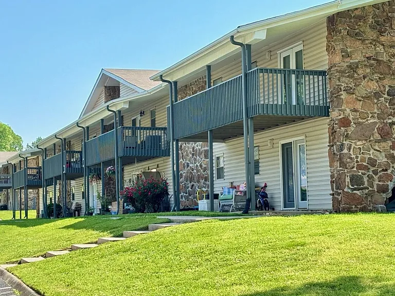 Carriage Hill Apartments — Photo 7
