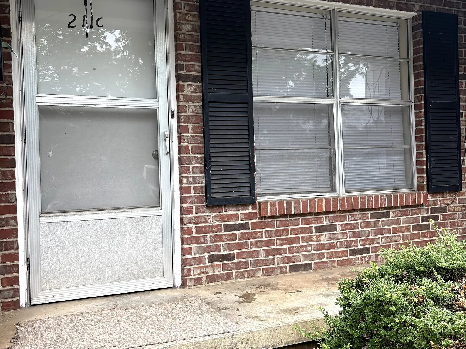 2 bed, 1.5 bath, 1000 sqft, $950 — Photo 1