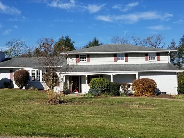 116 Claremont Dr, Lower Burrell, PA 15068