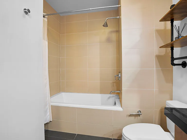460 S Spring St #512 — Photo 14
