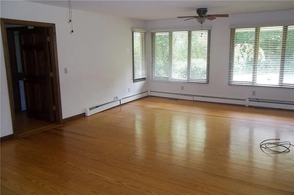 3 bed, 3.0 bath, 2710 sqft, $4,500 — Photo 4