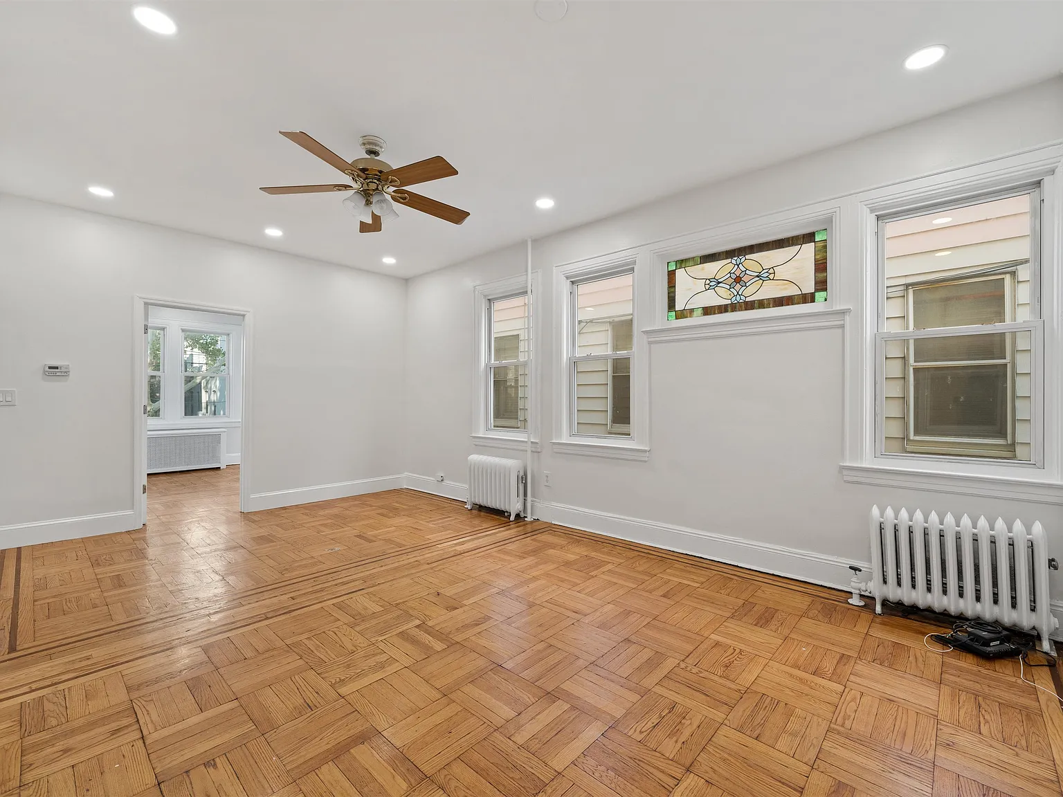 3 bed, 1.0 bath, 1200 sqft, $2,100 — Photo 4