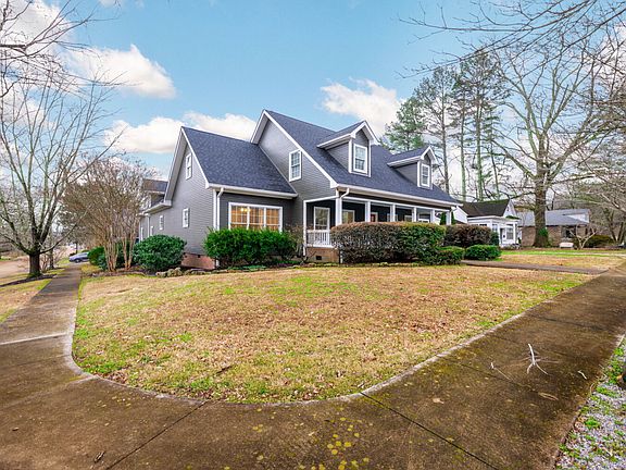 3rd image of 501 Oak Ave