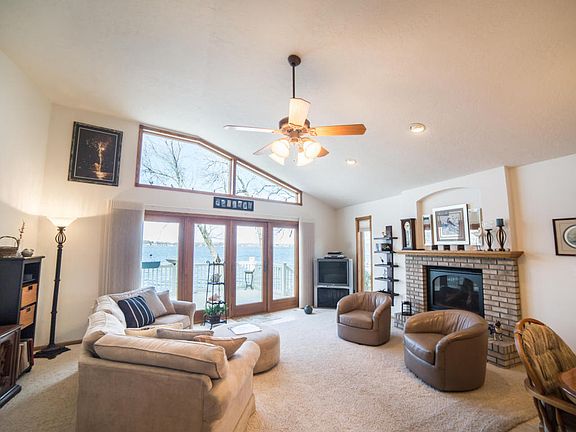 5th image of 376 Lake Dr