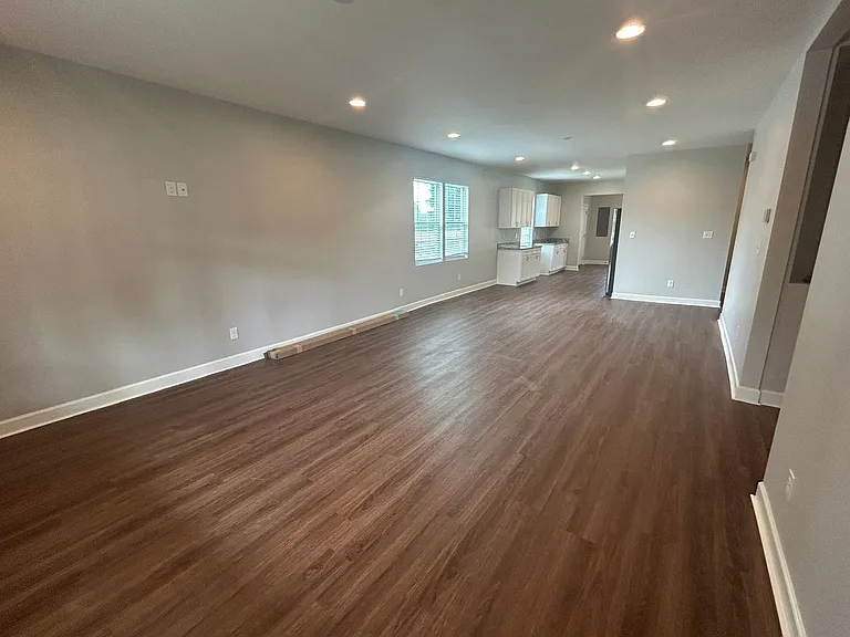 325 N Dean St — Photo 5