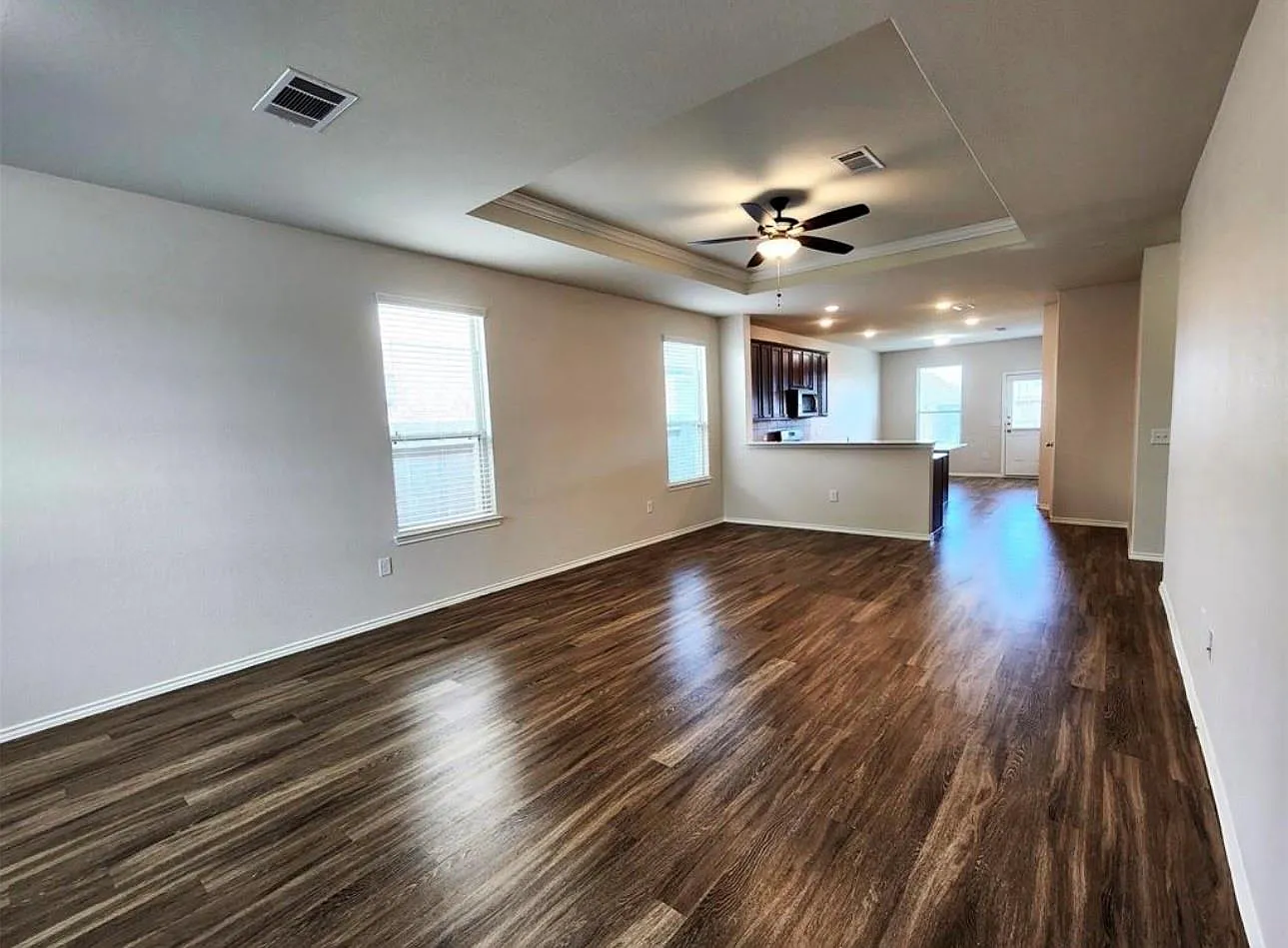 3 bed, 2.0 bath, 1572 sqft, $2,200 — Photo 2