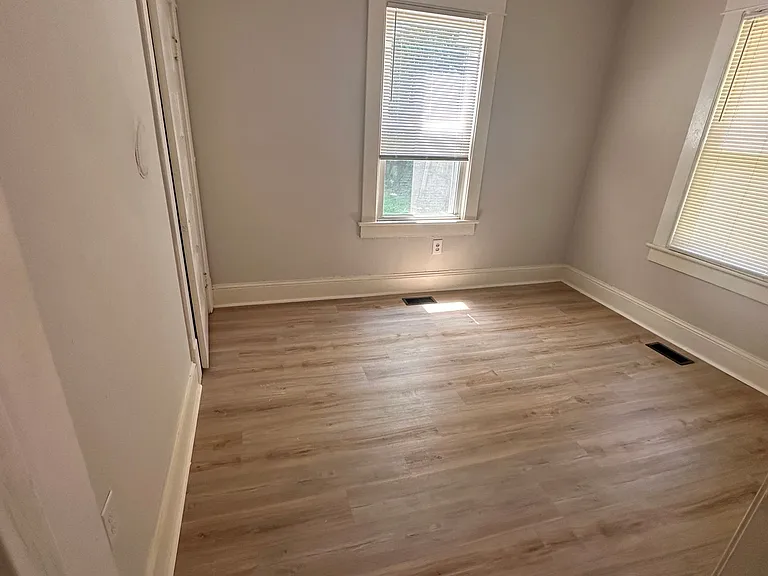 125 Lee Ave — Photo 16